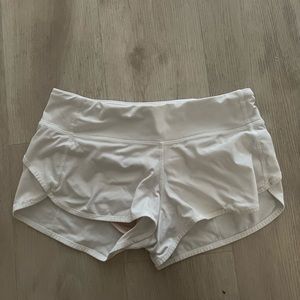Lululemon white speed shorts 2.5” size 4